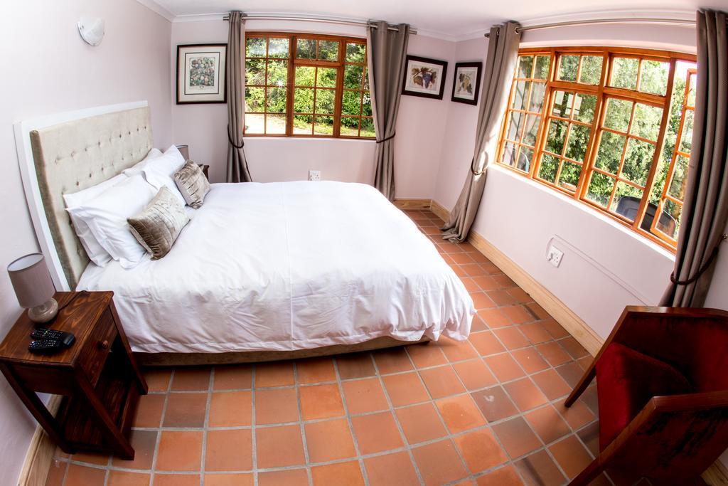 Winelands Villa Pensión y Cottages Somerset West Exterior foto